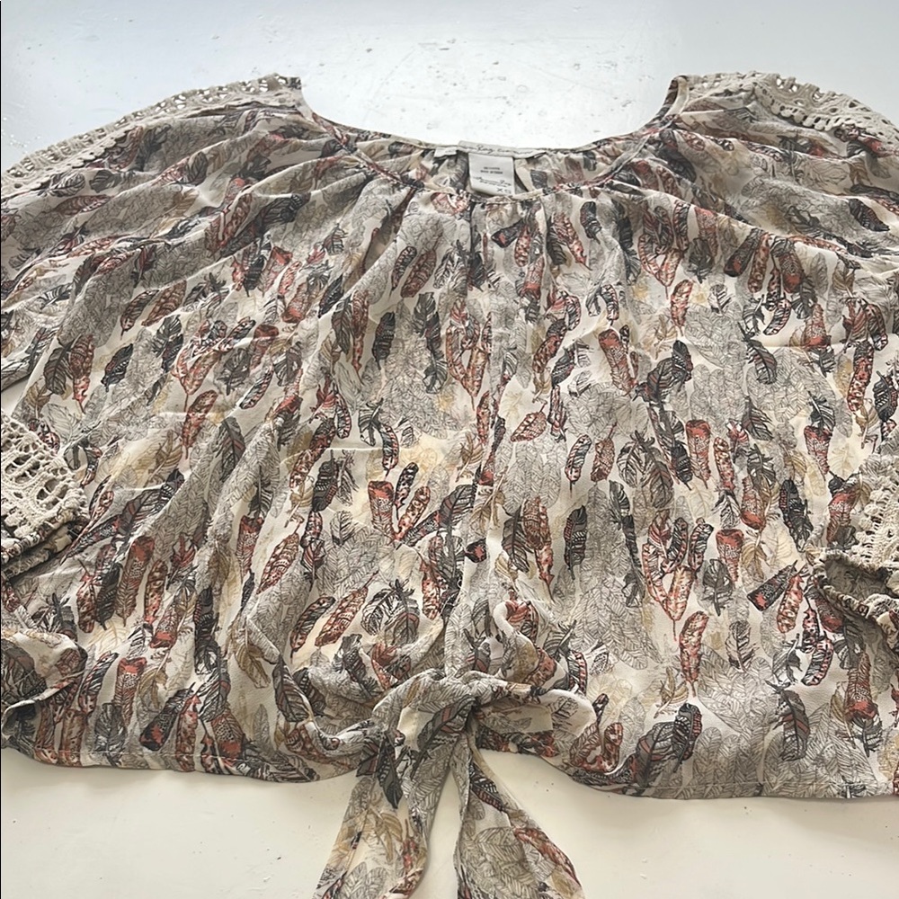 American Rag XS Long Sleeve Feather Patterned Tan Cropped Blouse